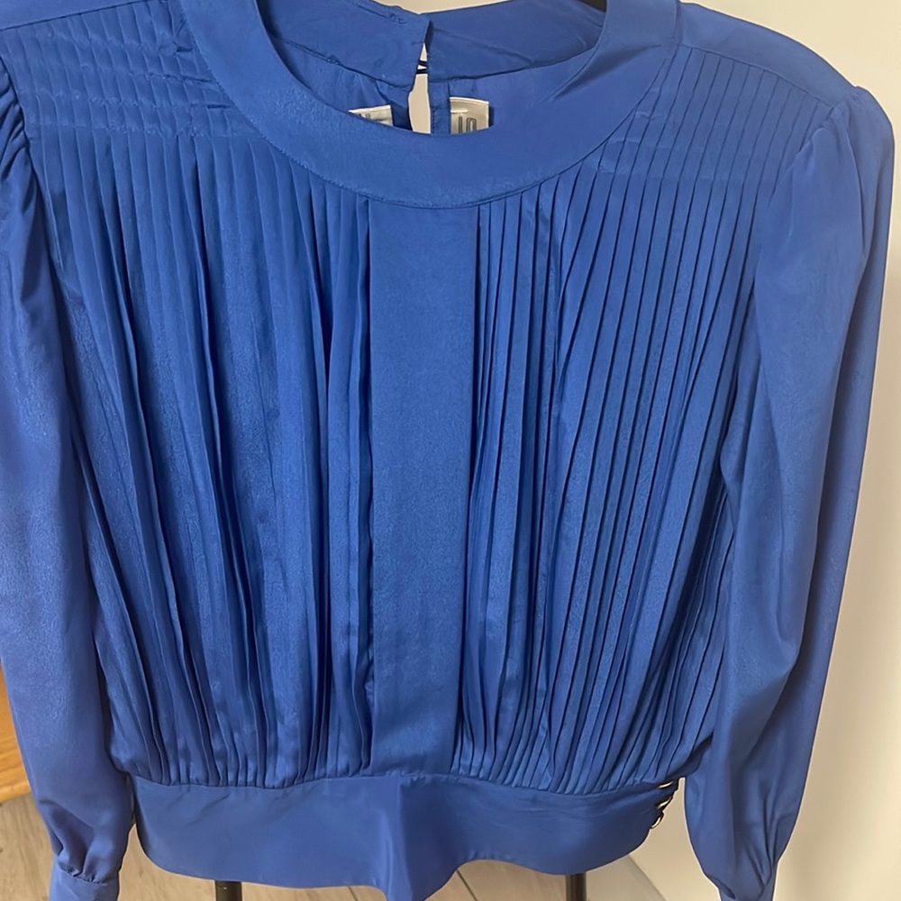 Blue vintage blouse!